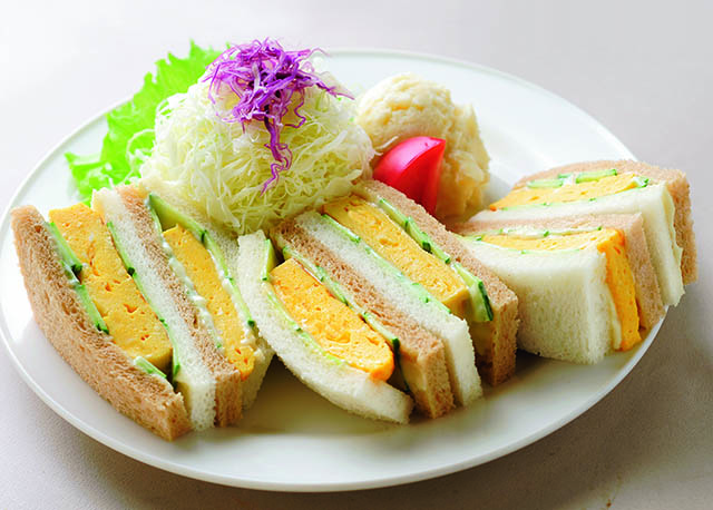 鬆軟煎蛋三明治 （附沙拉）　980日圓（含稅）