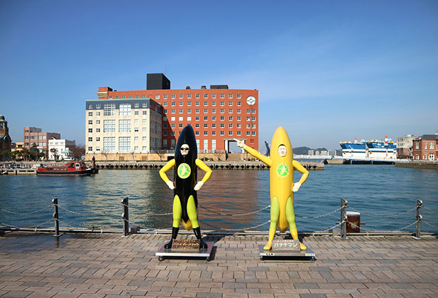 海峽廣場上的熱門拍照景點「香蕉人」