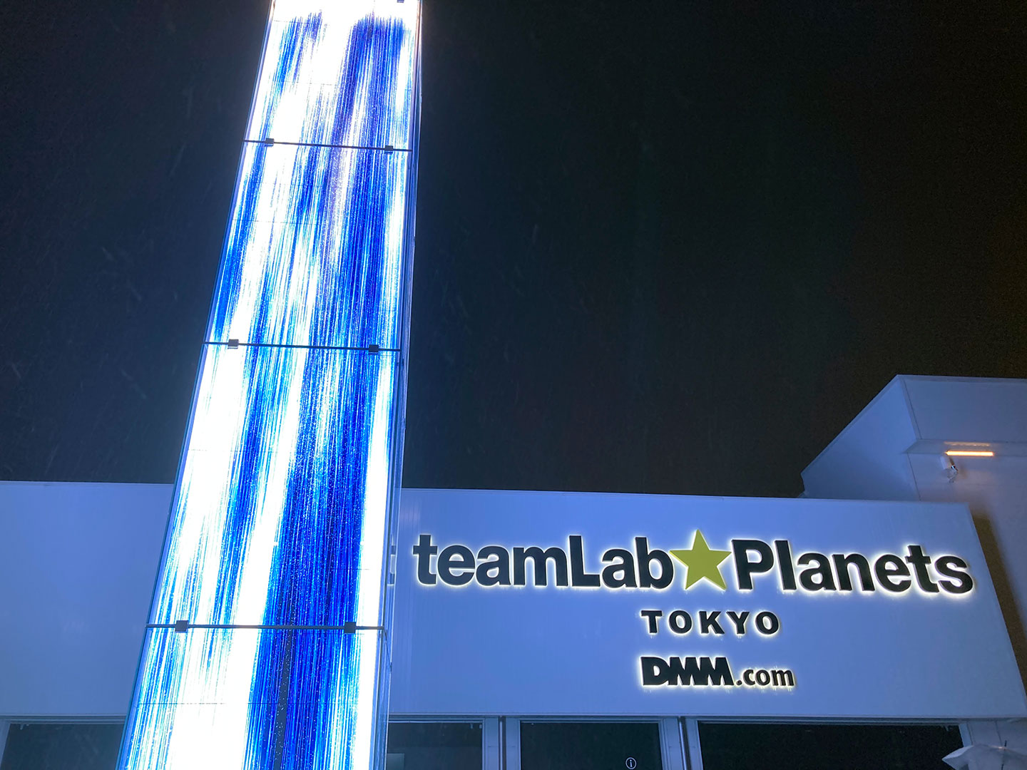 【東京】「teamLab Planets TOKYO」展期延至2022年底！戶外新作品「從天而降的水粒子世界」 不用入場就可以欣賞！