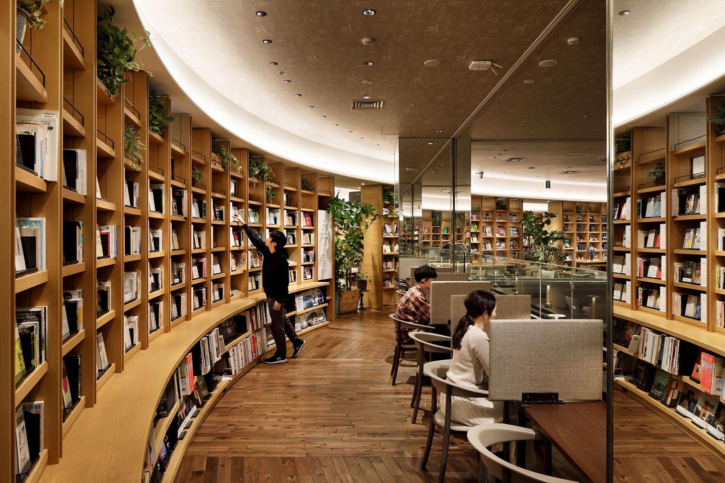 【東京】體驗成熟的大人氛圍！「書店咖啡＆酒吧」10選