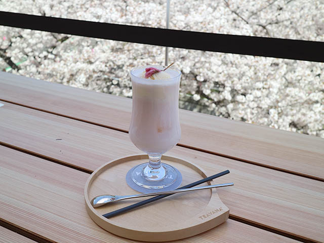 「TEAVANA Cream Soda Sakura （ティバーナクリームソーダさくら）」900日圓（未稅）