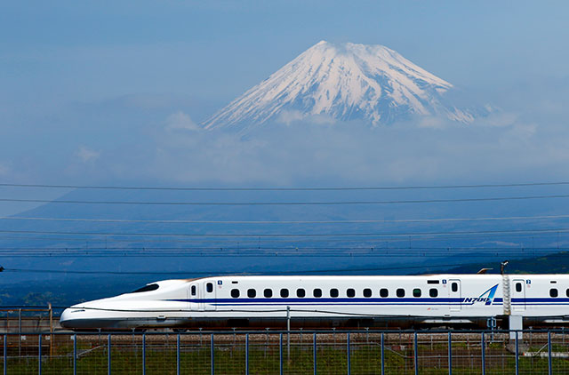 Train Desk: Make the Shinkansen Your Office