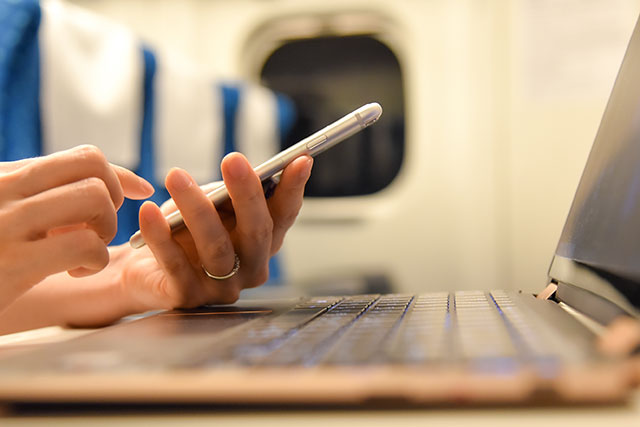 Train Desk: Make the Shinkansen Your Office | Japan Travel by NAVITIME ...