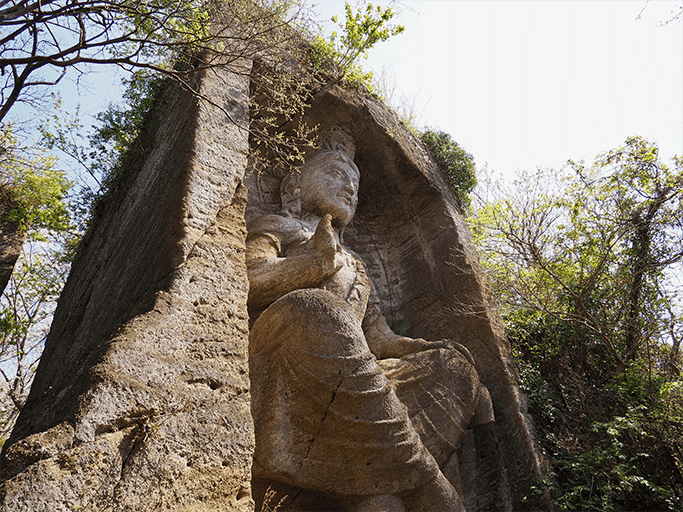 Mount Takatori: From Medieval Tombs to Modern Buddhist Sculpture
