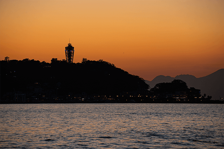 Enoshima Island, the picturesque island off the coast of Kanagawa is accessible using the Greater Tokyo Pass and can be reached in under two hours from Central Tokyo. Photo by natsuki on Unsplash