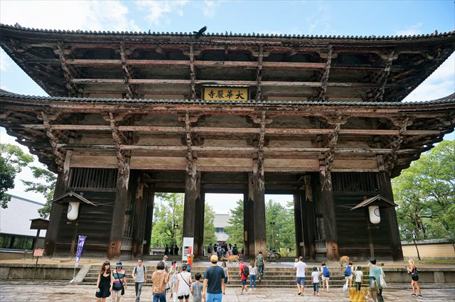 通過這個大門後就是東大寺的大彿殿