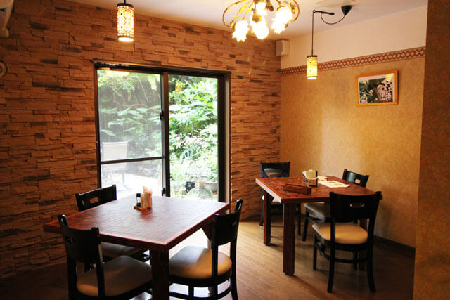 Caf&eacute; にふぇーら　店内テラス