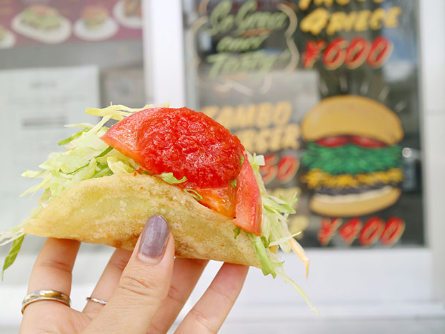 片手サイズだけどインパクト大のB級グルメ！