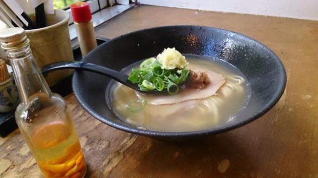 こだわりの自家製麺はもっちり、つるつる