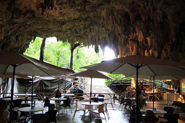 CAVE CAF&Eacute;