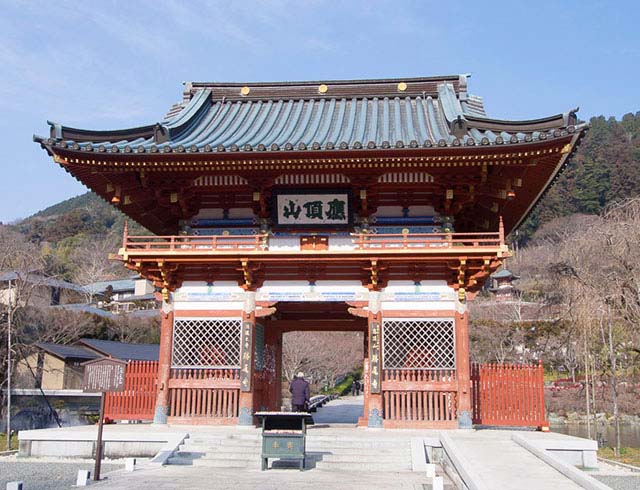 「勝尾寺」の立派な山門