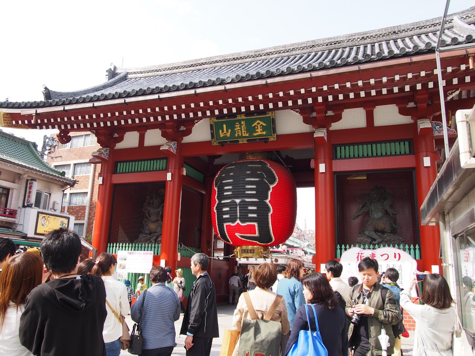 参拝者は年間約3000万人、都内最古の寺院「浅草寺」！