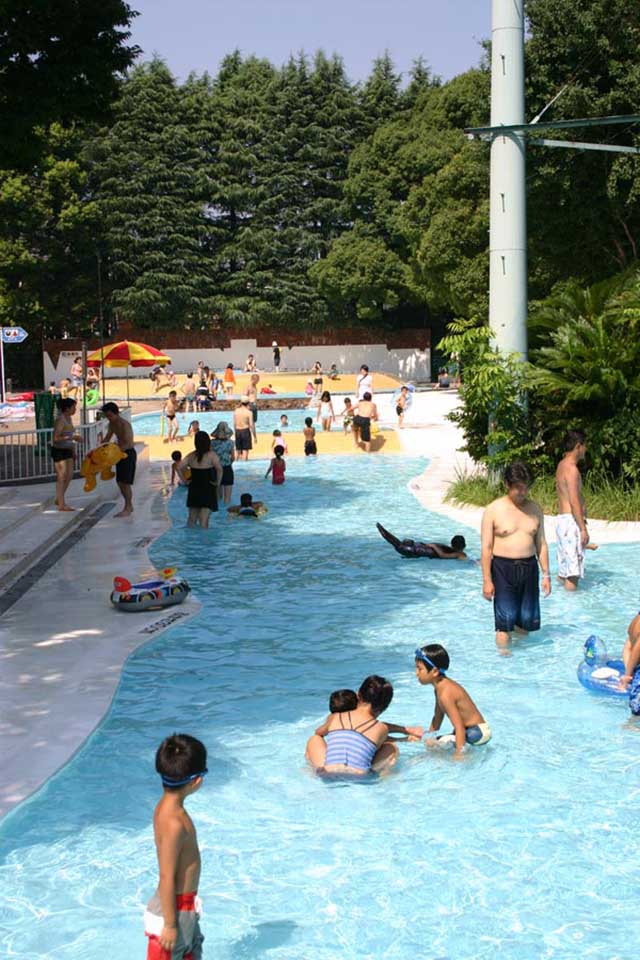 水と緑の遊園地「としまえん」！その夏の定番である「としまえんプール」をご紹介！ | NAVITIME Travel