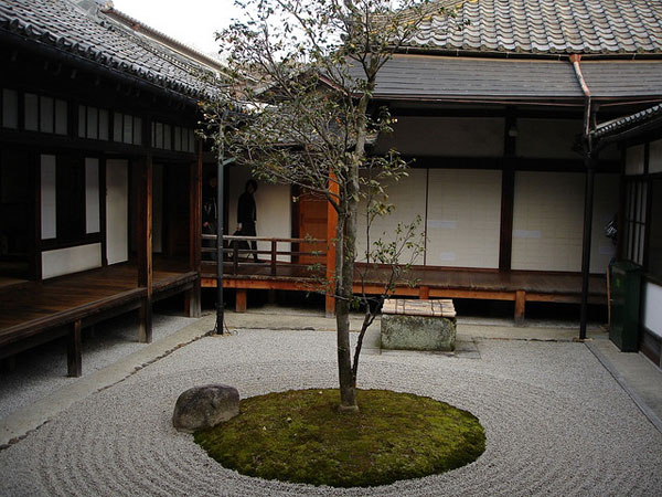 座禅体験ができる！京都最古の弾寺「建仁寺」 | NAVITIME Travel