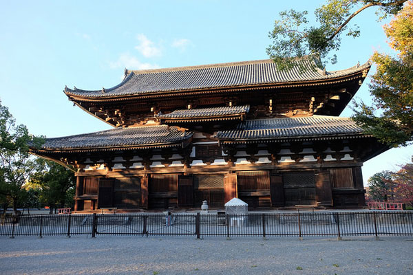 世界遺産「東寺」日本一のイケメンと国宝15体の仏像が作り出す世界へ