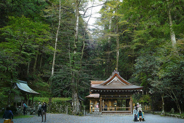 水の神様だからにごらずに「貴船（きふね）神社」と呼びましょう