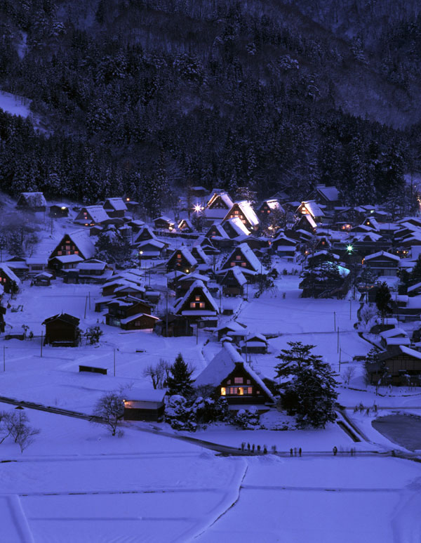感動の美しさ！世界遺産「白川郷ライトアップ」を見に行こう