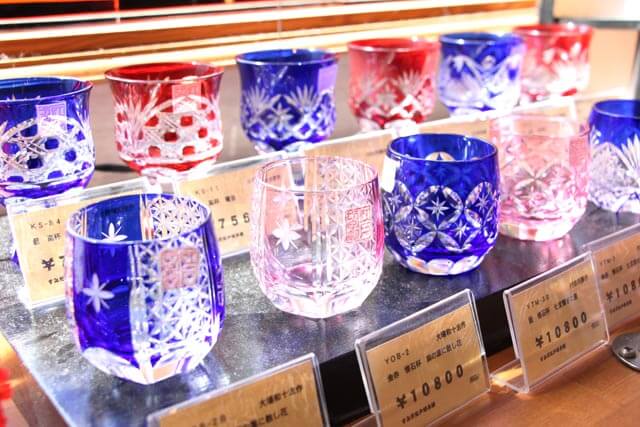 世界に一つの江戸切子細工を作ろう！すみだ江戸切子館で伝統工芸体験し