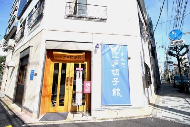 世界に一つの江戸切子細工を作ろう！すみだ江戸切子館で伝統工芸体験し