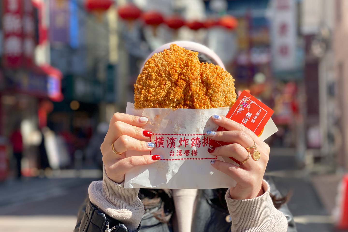 【横浜中華街】ブーム拡大中！「横濱炸鶏排（ヨコハマザージーパイ）」の超ビッグな“台湾唐揚”