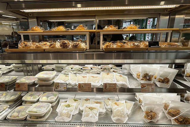 IKEA新宿】実食レポ！「量り売りデリ」＆「青いソフトクリーム」が話題