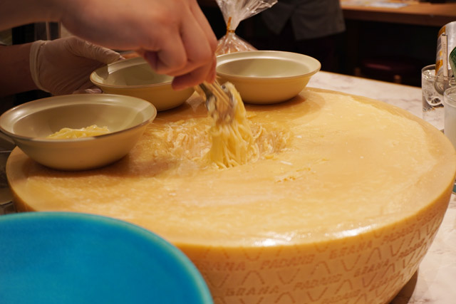 「ホールチーズのクリームパスタ」Mサイズ858円（税込）　※写真は試食用