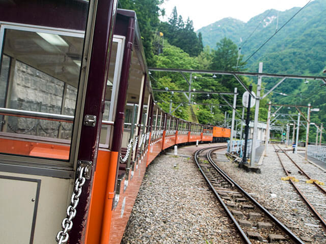 【トンネルを抜けるとそこは、秘湯だった】教えたくない、トロッコ電車で行く富山での大人の休日