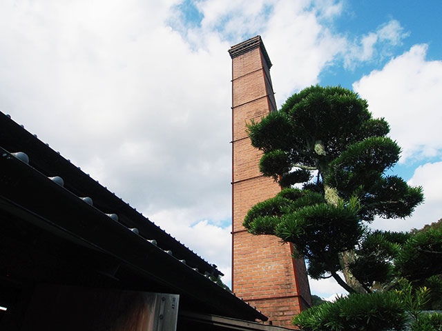 大きな煙突は有田町のシンボル。クリスマスはサンタが現れるという。