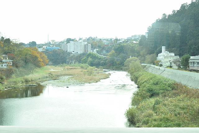 るーぷる仙台は、青葉通から広瀬川を渡り進んでいきます。