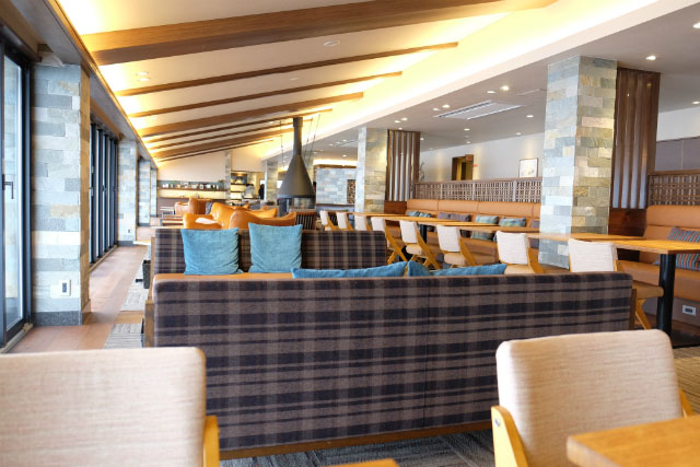 温もりを感じるウッディー調の店内