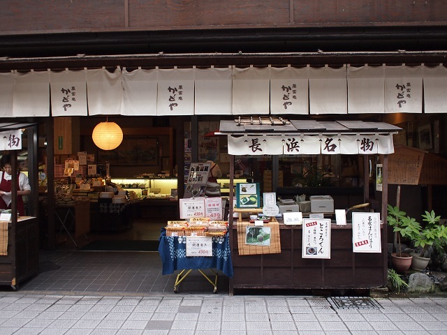 黒壁スクエアの近くにある「菓富庵かどや」