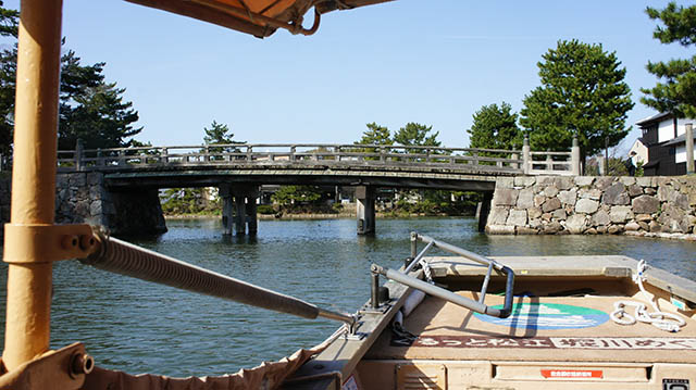 松江城のまわりをぐるっと船旅！城下町を楽しむなら「堀川めぐり」で！