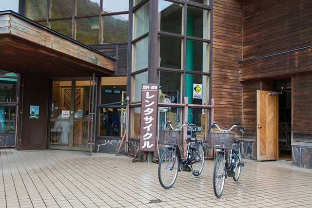 在奧入瀨遊客中心租借腳踏車