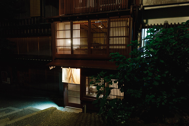 Traditional Bars in Kazue-machi