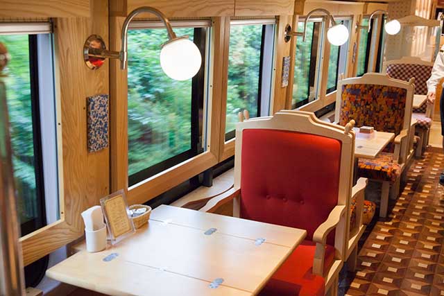 搭乘富士山景觀特急列車