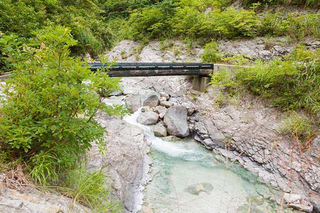 A Dip in the Natural Hot Spring Waterfall of Akita | Japan Travel
