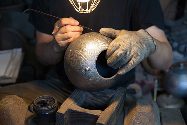 Nambu Tekki Cast Iron at the Suzuki Morihisa Studio | Japan Travel
