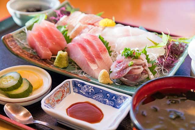 Try Izu’s Market Fresh Seafood