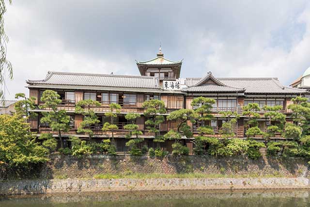 Exploring Izu’s Former Hotel Turned Onsen, Tokaikan