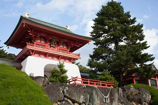 Visit Akama Shrine