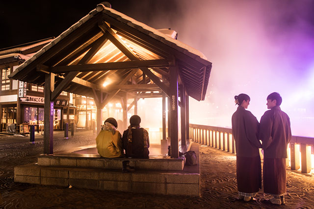 ประสบการณ์ Onsen ที่เป็นแก่นสาร: Kusatsu ในตอนกลางคืน
