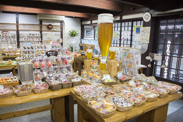 Gift shop selling many different variations of shokuhin sanpuru (food replica)