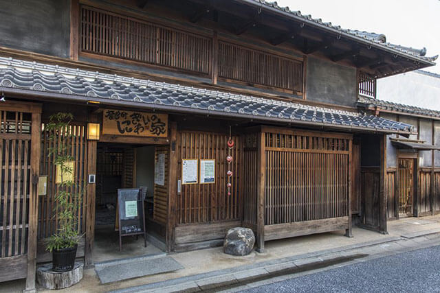 Getting around the historic town of Naramachi