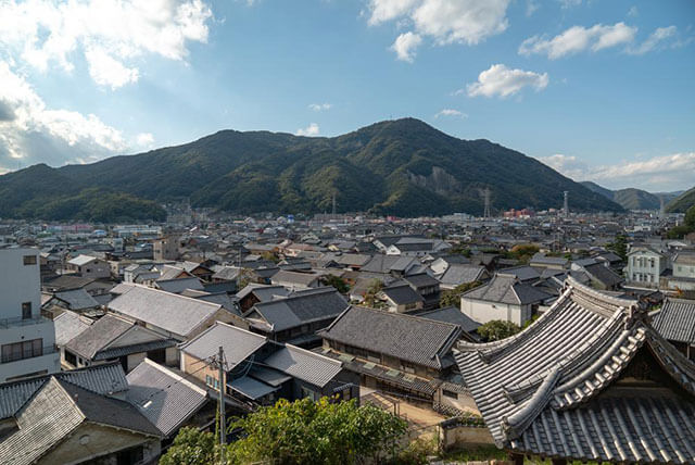 역사 산책: 다케하라의 역사적 건물들