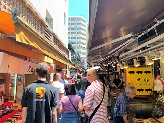 when to visit tsukiji fish market