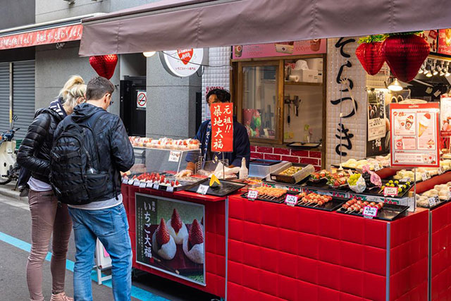 when to visit tsukiji fish market