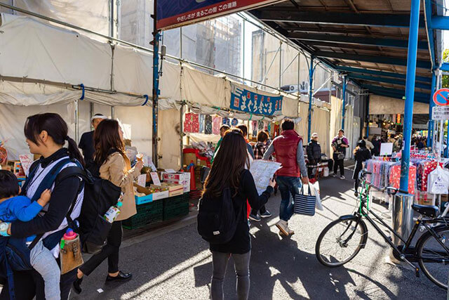 when to visit tsukiji fish market