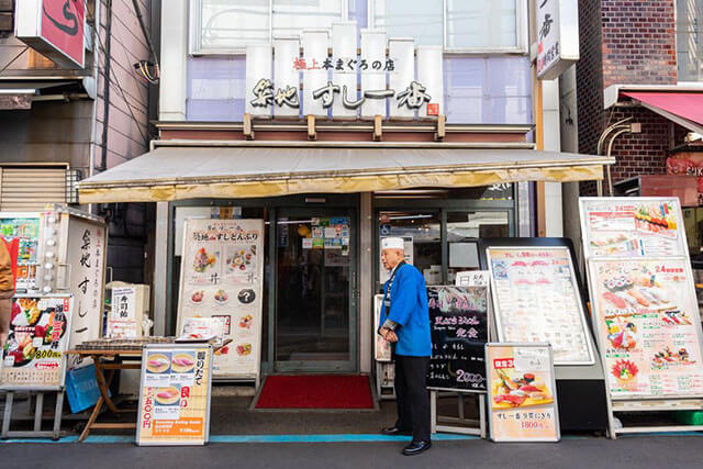 when to visit tsukiji fish market