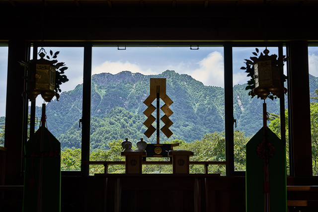 Mt. Ishizuchi through the viewing window at Chugu Joju-sha Shrine