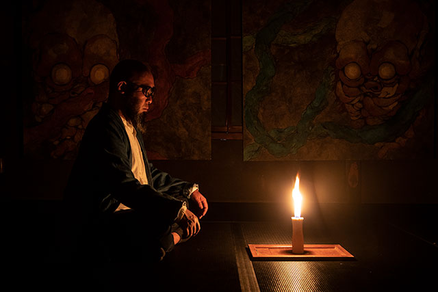 Cubei  Yagyu sits in a room surrounded by his creations, which over time slowly appear from the walls